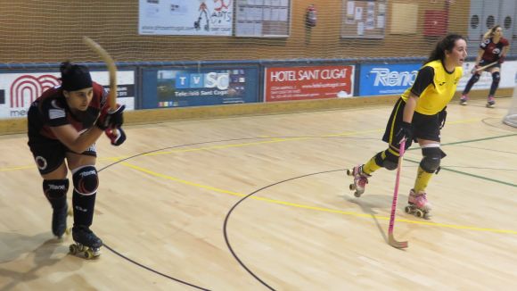 El femení del Patí Hoquei Sant Cugat posa a prova les opcions d'ascens a la pista del Mataró