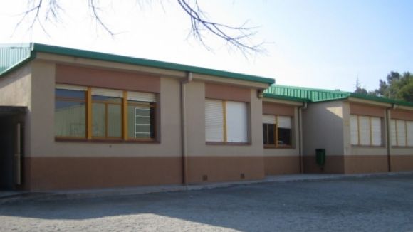 El Parlament aprova la retirada de fibrociment del Ferran i Clua i d'altres escoles abans del nou curs