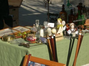 Organització de la fira artesana: 'A la plaça del Rei no se'ns veu, volem tornar a la plaça d'Octavià'