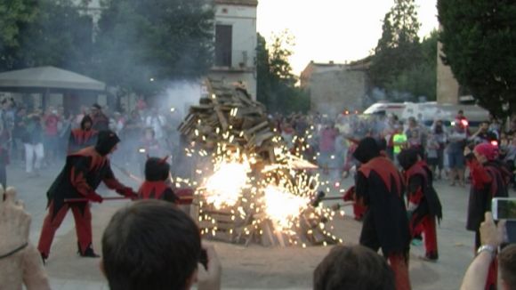 La Flama del Canigó pren de tradició i il·lusió per 'estrenar un estat nou'