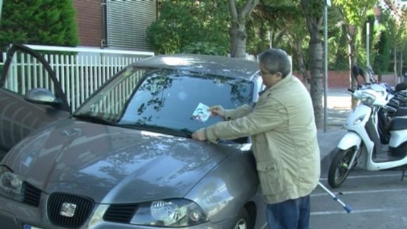 Fulletons contra l'incivisme que afecta les persones amb mobilitat reduïda