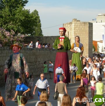 El seguici d'inici de la Festa Major fa sortir al carrer centenars de persones