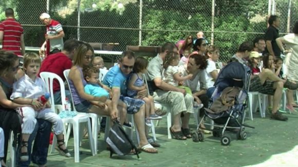 Alt: Mas Gener referma la seva identitat com a barri amb la Festa Major