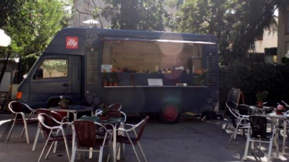 Ja en marxa el food truck del pati de l'Ateneu, després de la deflagració d'aquest estiu