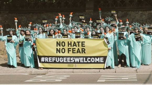 Amnistia Internacional convoca avui una acció de protesta contra les polítiques migratòries de Trump