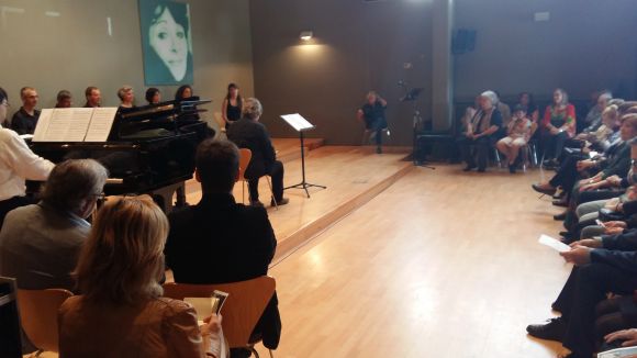 Alt: Mercè Torrents rep emocionada el seu primer homenatge a Sant Cugat