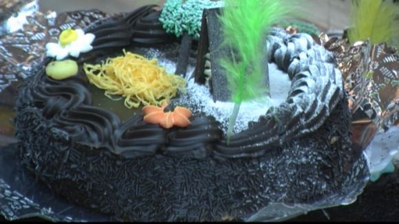 La mona de xocolata torna a arrasar a les pastisseries de Sant Cugat