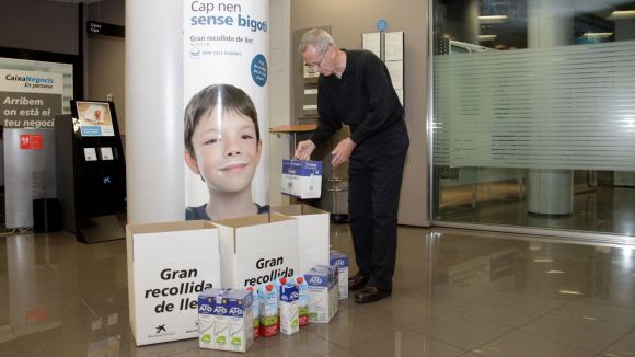 Sant Cugat recull 1.061 litres de llet per a la campanya 'Cap nen sense bigoti'