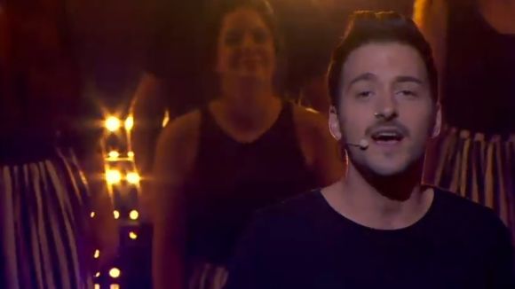 Alt: Familiars i amics del cor Amarcord, units per la final d''Oh happy day'