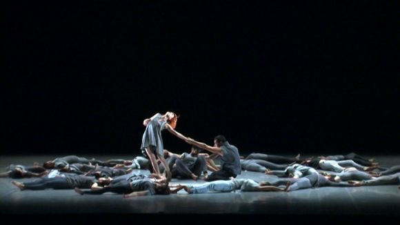 La supervivència dels homes es balla al ritme que marca 'Free Fall'