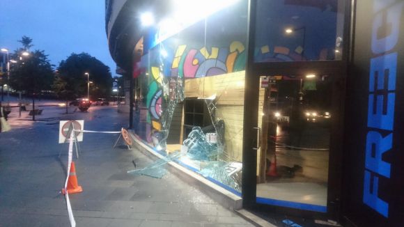 Entren a robar a la botiga Freegun de la Rambla del Celler