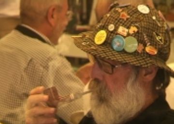 Fuma pipa durant una hora i 28 minuts