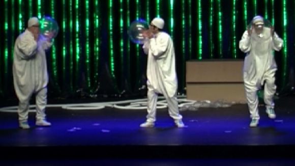 La nissaga de pallassos Aragón presenta al Teatre-Auditori un clown més actual amb l'espectacle 'Aire'