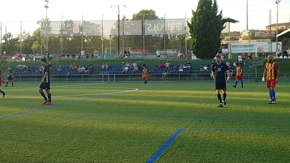 Un Atlètic Junior a l'alça visita el camp del Bellvitge amb la victòria entre cella i cella