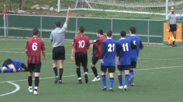 Cugat ràdio al terreny de joc