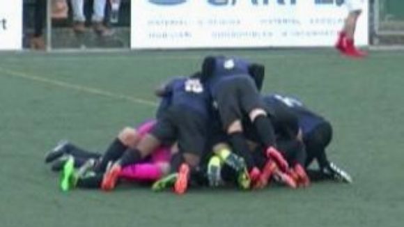 El Junior supera el Vallirana al minut 93 i allarga el somni de l'ascens