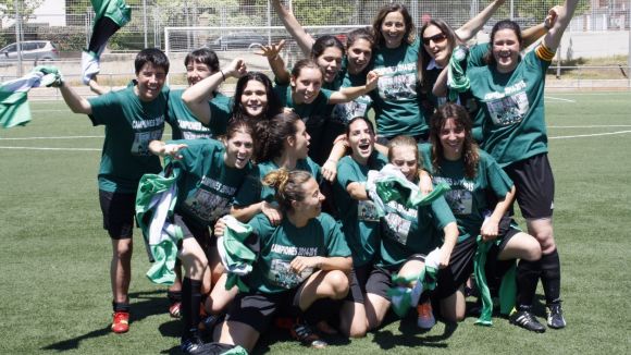 El Mira-sol femení guanya el títol de lliga de futbol 7 en el seu primer any
