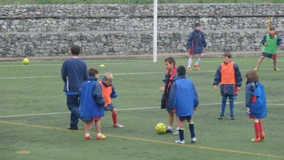 Alt: La penya blaugrana organitza un matí ple de jocs pels més menuts a Can Magí
