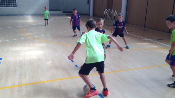 Un total de 17 equips participen en el torneig 3x3 de futbol sala de Festa Major de la Floresta