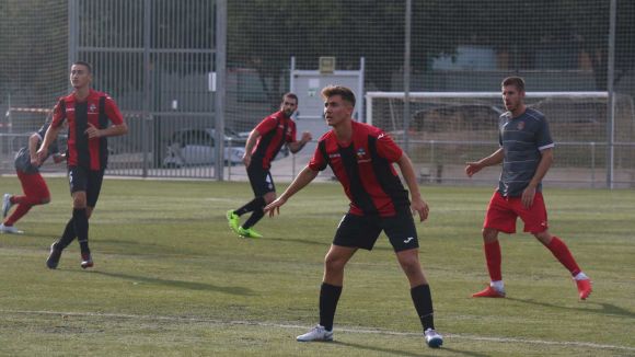 El SantCu suma tres punts d'or a Manlleu en un final de partit amb molta polèmica