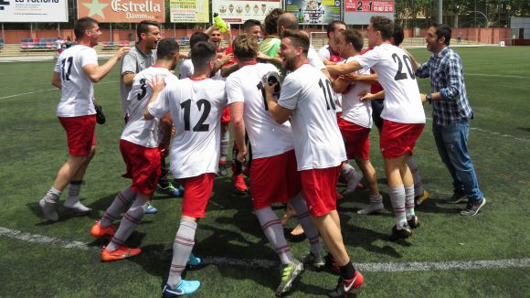 El Sant Cugat FC culmina el somni i assegura la permanència a Primera Catalana al camp del Júpiter