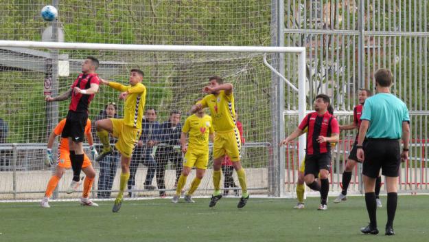 El SantCu allarga l'idili amb els minuts finals per sortir del descens amb una remuntada èpica