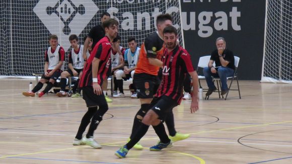Alt: El Futbol Sala Sant Cugat es juga la permanència a la pista del campió, l'Isur La Font Màgica