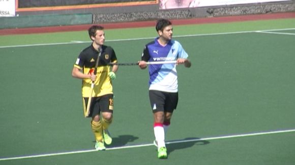 Gaby Dabanch demostra compromís i lideratge en el debut amb el Junior d'hoquei herba