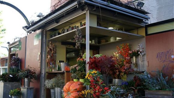 Les floristeries es preparen per a Sant Jordi, a l'espai de comerç del SAF