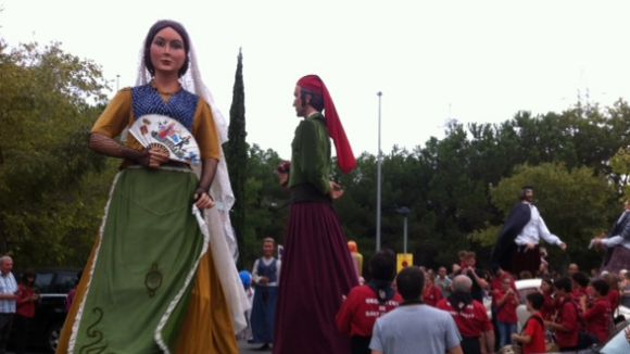 Els Geganters preparen una nova coreografia amb la polca 'La Maricarmen'