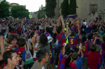 Cugat.cat instal·la una pantalla de LED per seguir la final de la Lliga de Campions a la plaça d'Octavià