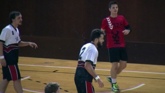L'Handbol Sant Cugat tira per terra un avantatge de vuit gols i perd a casa