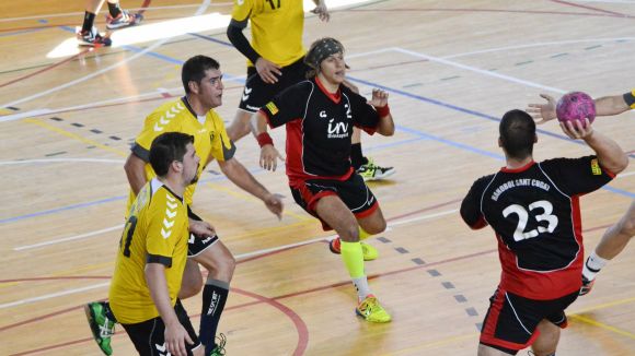 L'Handbol Sant Cugat visita la pista del Sant Quirze per mantenir la sisena plaça