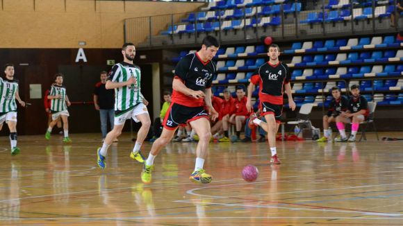 L'Handbol Sant Cugat imposa la seva defensa i supera l'OAR Gràcia