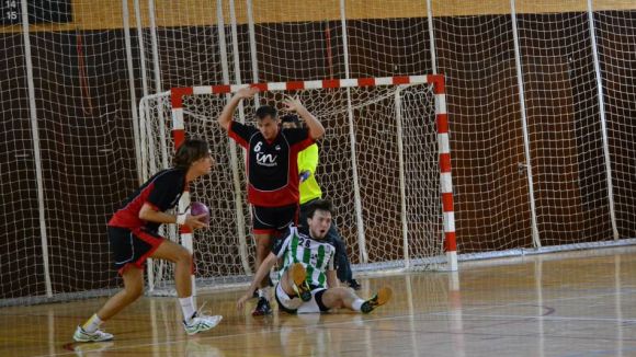A l'Handbol Sant Cugat se li escapa el triomf a l'últim segon a Sant Joan Despí