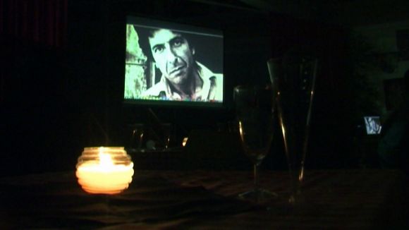 Una seixantena de persones participa a l'homenatge a Leonard Cohen a la Floresta
