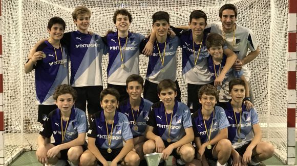 Els cadets del Junior guanyen el Català d'hoquei herba i l'infantil masculí s'imposa a l'Estatal de sala