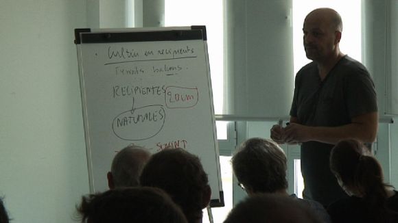 Alt: Un curs de l'Ajuntament inicia els ciutadans en el món de l'agricultura urbana