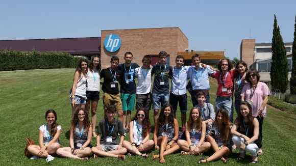 Visita dels millors alumnes de la selectivitat a la seu d'HP a Sant Cugat