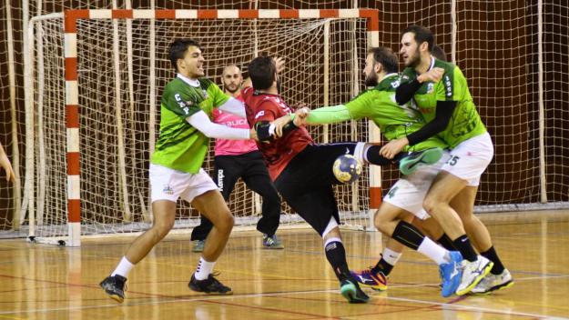 Alt: L'Handbol Sant Cugat cau davant l'OAR Gràcia després d'una fluixa segona part