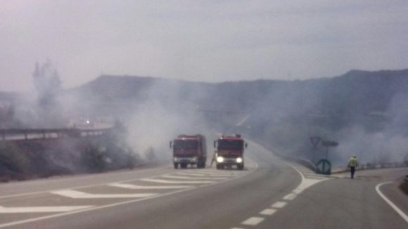 Restablert el trànsit a l'AP7 i les vies properes tallades a causa d'un incendi