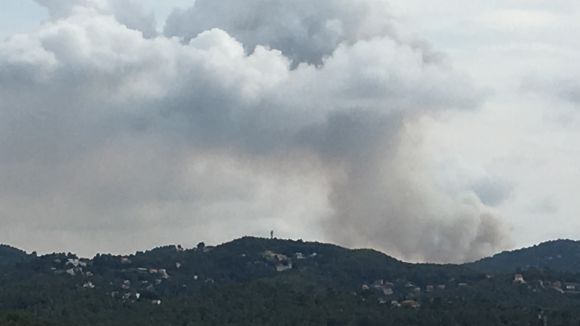 L'avaria d'una línia elèctrica, principal hipòtesi de l'origen de l'incendi de Collserola