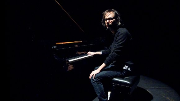 El pianista James Rhodes vol contagiar avui la seva passió per la música clàssica al Teatre-Auditori