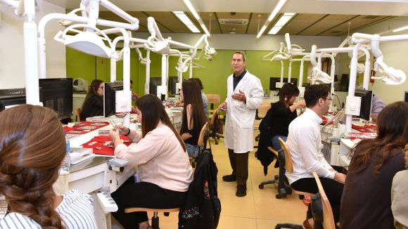 Més de 500 odontòlegs participen en una jornada a la UIC Barcelona