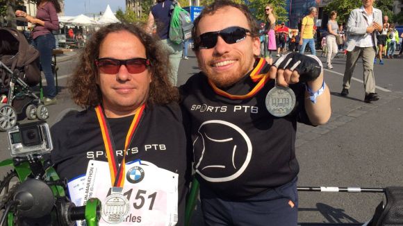 Joan Pahisa, primera persona de talla baixa a completar una marató en handbike