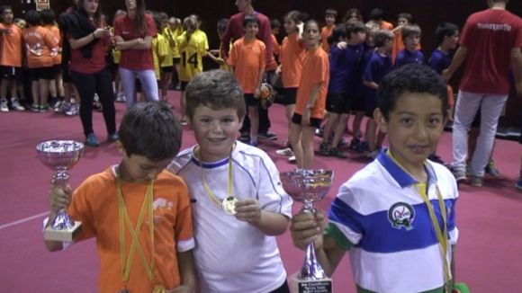 La Festa de Cloenda dels Jocs Escolars tenyeix d'esport formatiu el pav 3