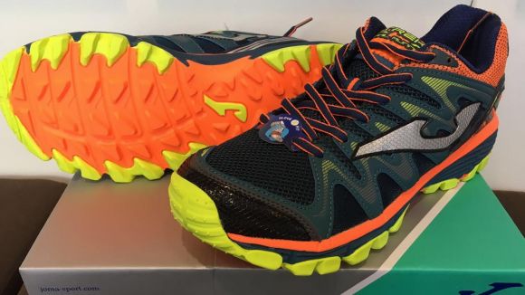 Unes sabatilles de trail running Joma, l'últim regal de la temporada de Thinkinsport i 'Esport en Marxa'