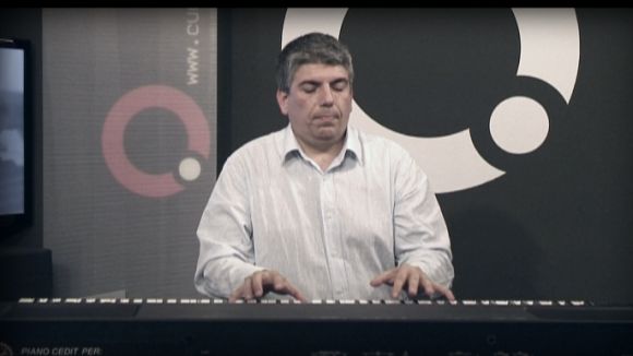 La música en acústic de Jordi Barceló, al 'Desendolla't de Cugat tv
