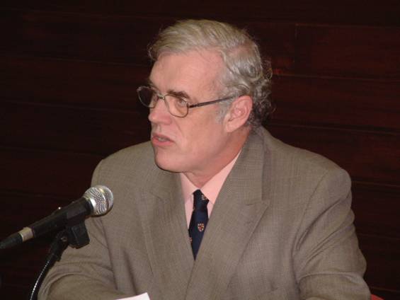 Alt: Josep vergés es presenta a les eleccions de secretari general d'Òmnium Cultural aquest dissabte