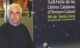 Mig centenar de santcugatencs comparteixen un acte cultural amb l'escriptor Josep Maria Espinàs